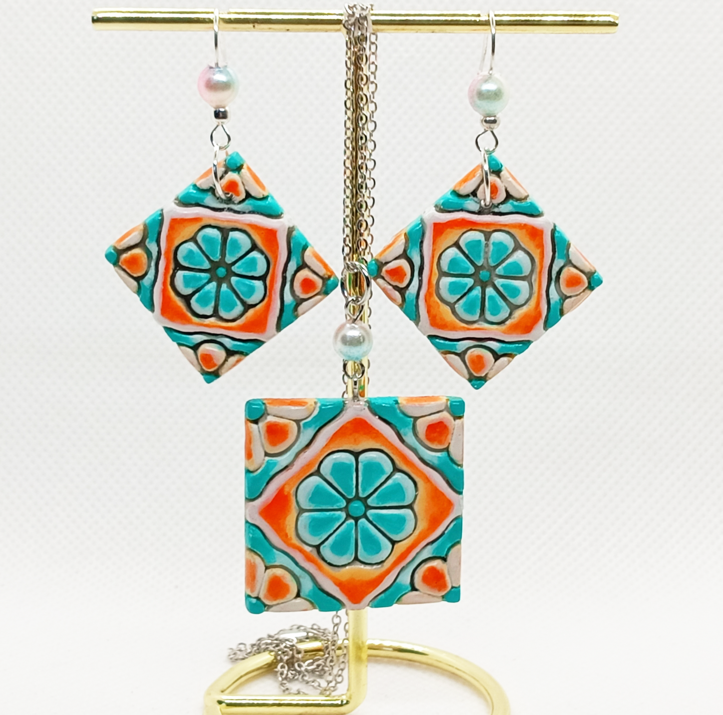 10. Set coordinato Orecchini e Collana Dipinti a Mano