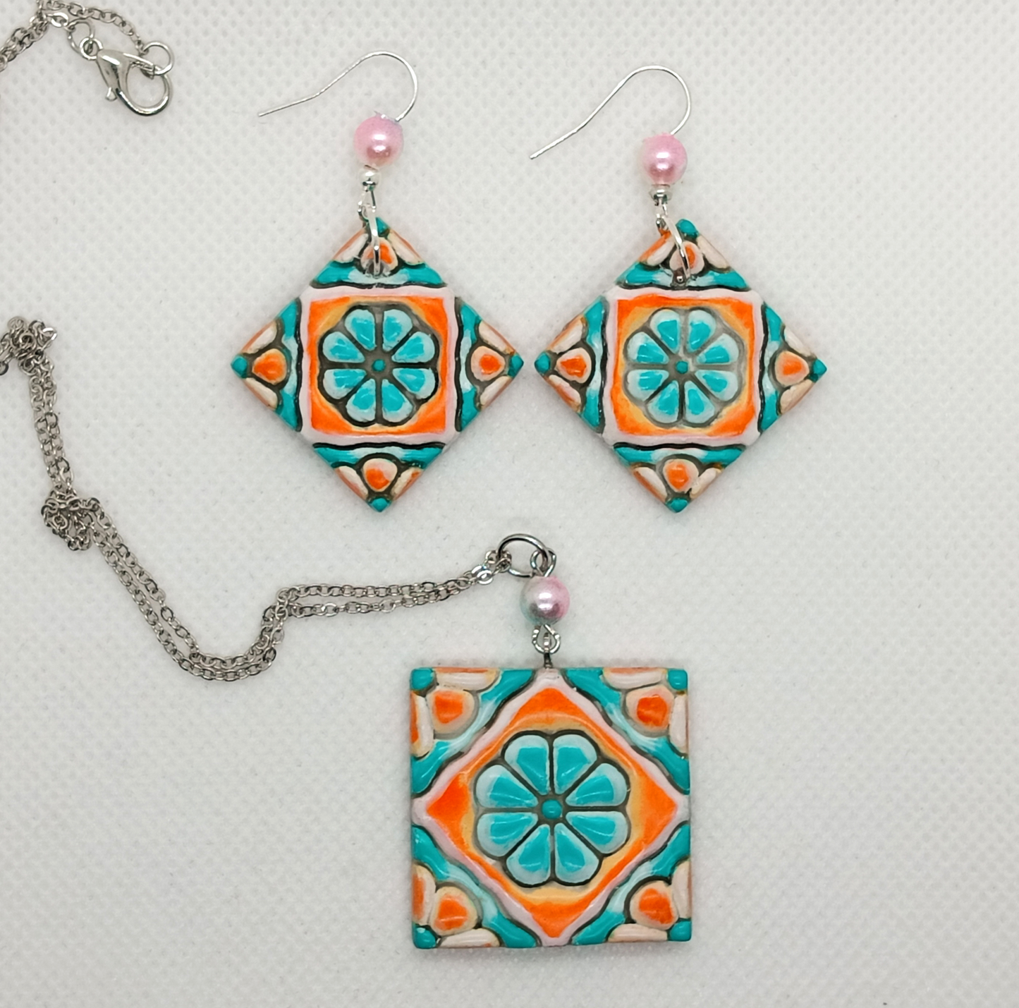 10. Set coordinato Orecchini e Collana Dipinti a Mano